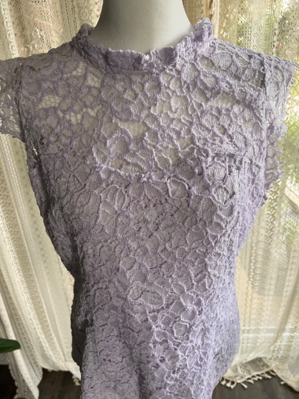 White House Black Market lilac lace blouse - Picture 3 of 10